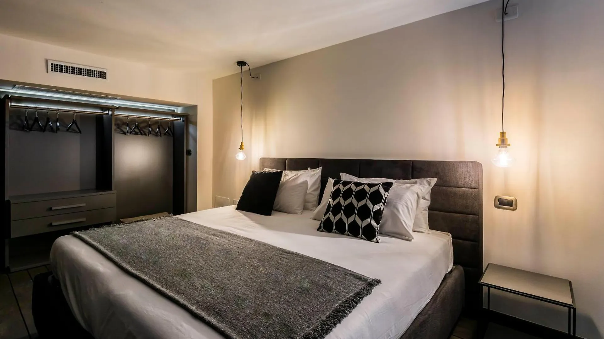 Motor Valley Styled - Luxury Apartments By Design Club Collection Bologna